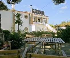 Amar Hostel, Suites and Surf Camp