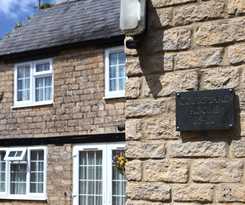 Pettifers Freehouse Hotel