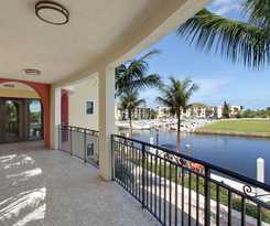 Hotel Naples Bay Resort and Marina