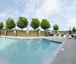 Hotel Comfort Suites Outlet Center