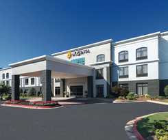La Quinta Inn and Suites By Wyndham Kennesaw