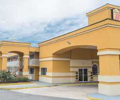 Hotel Super 8 By Wyndham Baton Rouge/i-10
