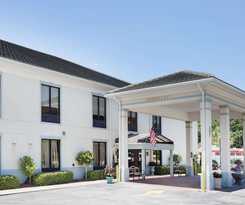 Hotel Baymont By Wyndham Savannah/garden City