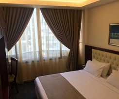 Hotel Midtown and Suites