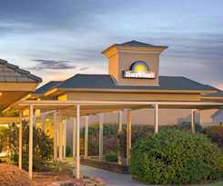 Days Inn By Wyndham Charlotte/woodlawn Near Carowinds