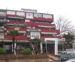 Super 8 