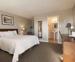 Hotel Bluenose Inn and Suites