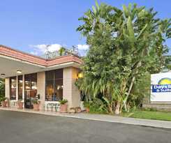 Hotel Days Inn and Suites By Wyndham Anaheim At Disneyland Park