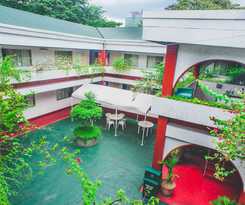 Broadway Court Apartelle