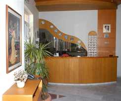 Daisy Hotel Apartments