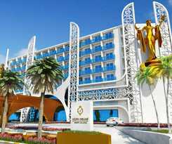 Hotel Azura Deluxe Resort and Spa