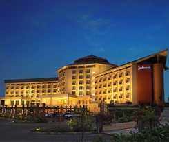 Hotel Radisson Blu Dhaka Water Garden