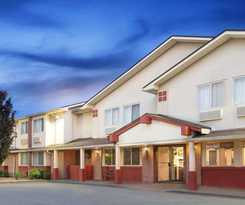 Hotel Super 8 by Wyndham Kingston 