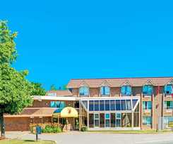 Hotel Super 8 By Wyndham Toronto East On