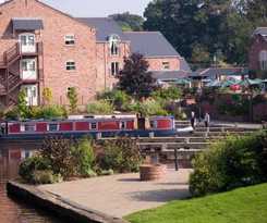 Hotel Lion Quays and Spa