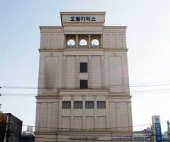 Hotel Charis