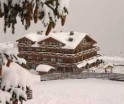 Au Rond-point Des Pistes