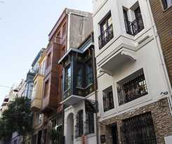  Zendy Suite Hotel