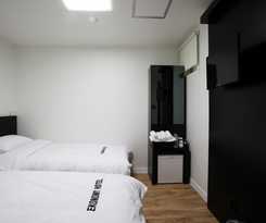 Ekonomy Hotel Myeongdong Central