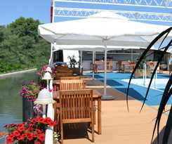 Hotel Compass River City Boatel