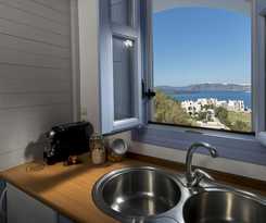 Earino Suites and Villas