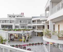  Ladies Beach Suite Hotel