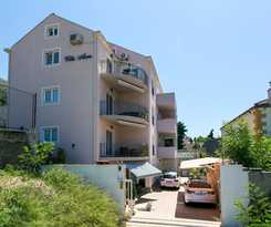 Hotel Apartments Aura