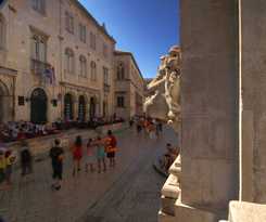 Sunce Palace Apartments With Free Offsite Parking