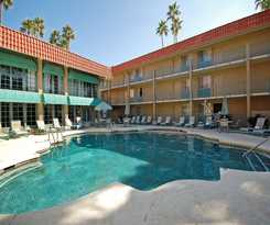 Hotel Ramada by Wyndham Tempe Near ASU