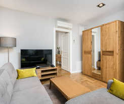  Venetian House Market Square Aparthotel