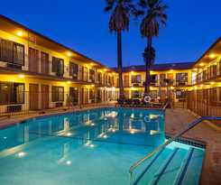 Hotel Studio City Court Yard