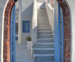 Luna Santorini Suites