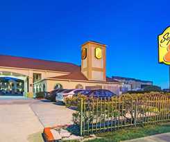 Hotel Super 8 By Wyndham Houston Hobby Airport South