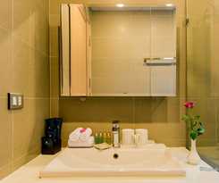 Golden Sunshine Villa and Travel