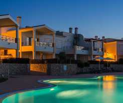 Nau Salema Beach Village