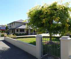 Motel Centre Court