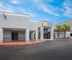 Super 8 By Wyndham Mobile I-65