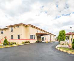 Hotel Belmont Inn and Suites