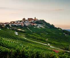 Uve Rooms and Wine Bar