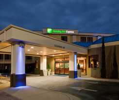 Hotel Clarion Pointe Jacksonville near Camp Lejeune