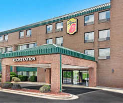 Hotel Super 8 By Wyndham Raleigh North East