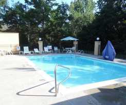 Clarion Pointe Apex 