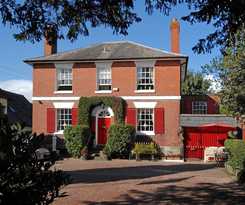 Holly House Bed and Breakfast and Apartments
