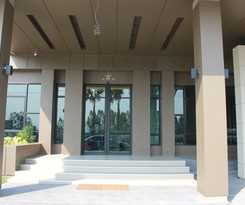 Hotel The Crystal Buriram