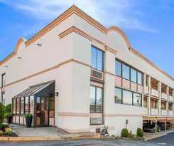 Super 8 by Wyndham Meadowlands