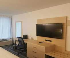 HOLIDAY INN EXPRESS WILLIAMSBURG BUSCH GARDENS AREA