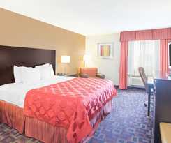 Hotel Ramada By Wyndham Tulsa