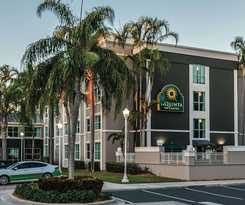 La Quinta Inn & Suites by Wyndham Plantation at SW 6th St