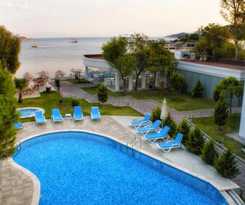 Karya Beach