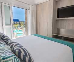 LIVVO Los Calderones - Adults recommended